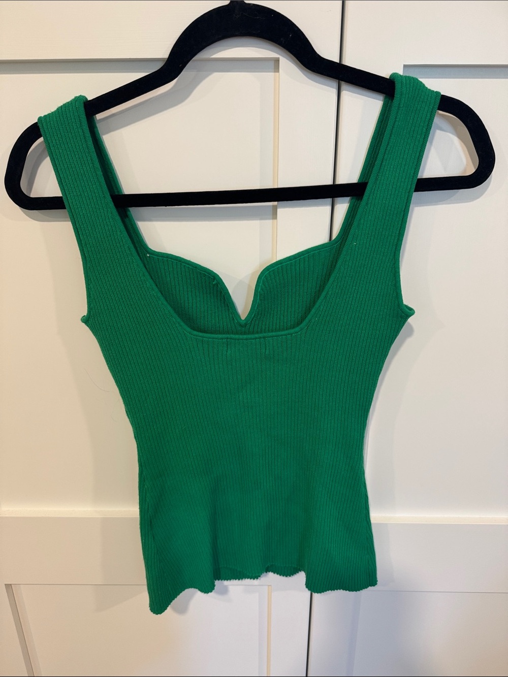 H&M Emerald Green Ribbed V-Notch Tank - Picture 2 of 4